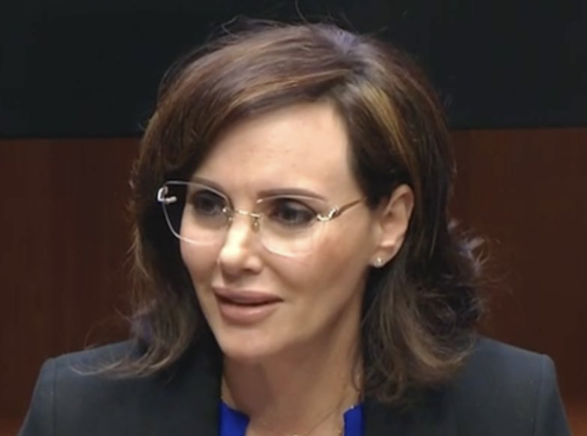 Lilly Presidenta; Claudia Extraditada